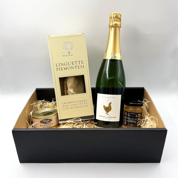 Gavekurv med champagne og delikatesser