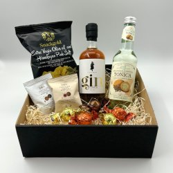 Gavekurv med gin, tonic, chips og s�dt