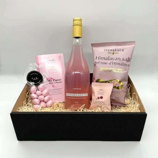 Gavekurv med limonade, chips og s�de sager