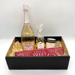 Gavekurv med ros� og s�de sager