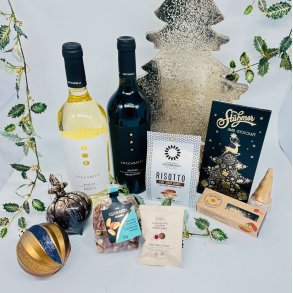 Julekurv med vin og specialiteter