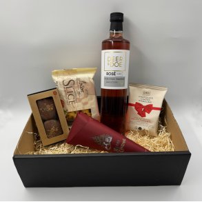 Julekurv med ros�gl�gg og s�de sager